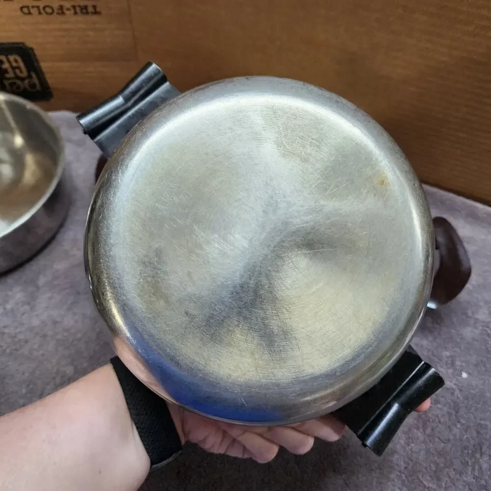 Various stainless steel pan, bowl and collapsible collinder Shlf